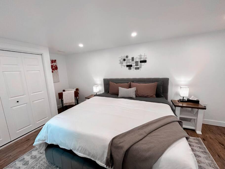 The Victoria Suite In Elora- King Bed Exterior photo