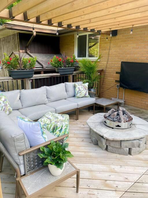 The Victoria Suite In Elora- King Bed Exterior photo